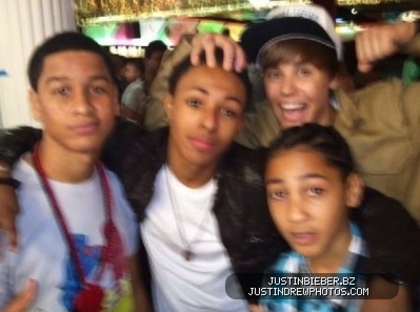 normal_JJ_Party_1 - justin bieber 2