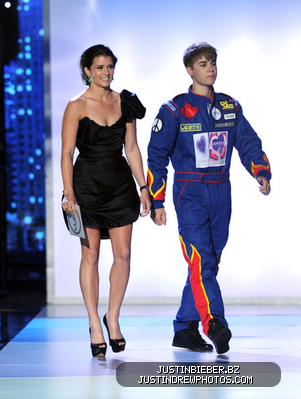 normal_Justin2BBieber2B20112BESPY2BAwards2BShow2BKTrWgFJBMs8l