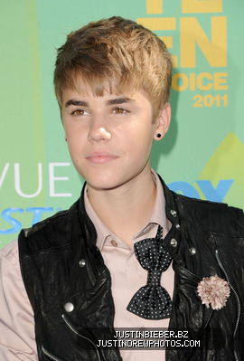 normal_Justin2BBieber2B20112BTeen2BChoice2BAwards2BArrivals2B6SIte6-lILrl