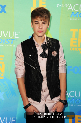 normal_Justin2BBieber2B20112BTeen2BChoice2BAwards2BArrivals2BwKdO3Wqg8U6l