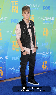 normal_Justin2BBieber2B20112BTeen2BChoice2BAwards2BArrivals2BzTGRP1LDWePl