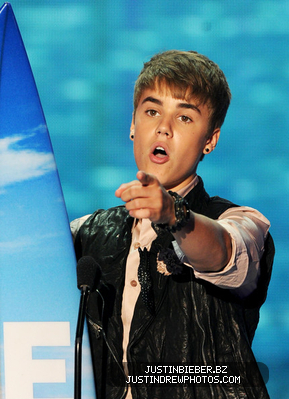 normal_Justin2BBieber2B20112BTeen2BChoice2BAwards2BShow2BEY2WLuQjoeil