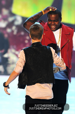 normal_Justin2BBieber2B20112BTeen2BChoice2BAwards2BShow2BUAYUG5rYxMOl
