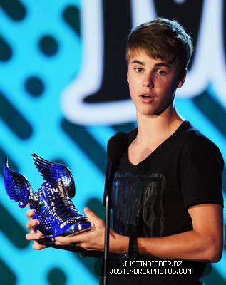 normal_Justin2BBieber2B20112BVH12BSomething2BAwards2BShow2BXp_pbGlvG_El