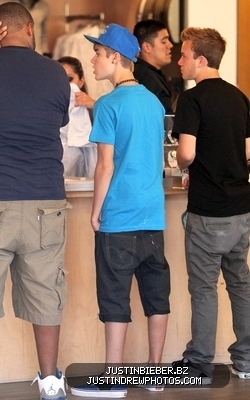normal_justin-bieber-080311-5