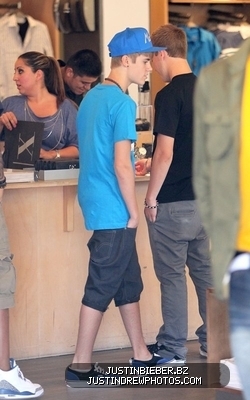 normal_justin-bieber-080311-6