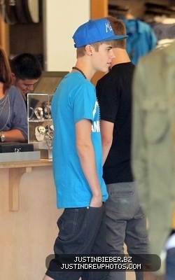 normal_justin-bieber-080311-7