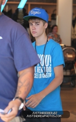 normal_justin-bieber-080311-8