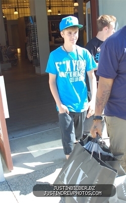normal_justin-bieber-080311-10