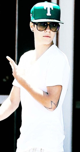 tumblr_lm6cw7VdAc1qdmkbro1_500