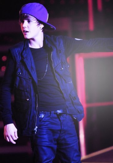 tumblr_lmq0i9Z2oa1qgmfuno1_400 - justin bieber 3