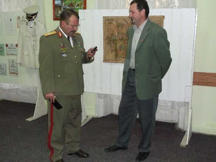 comandantul ocupat si in timpul liber - VIZITATORI IMPORTANTI EXPOZITIE