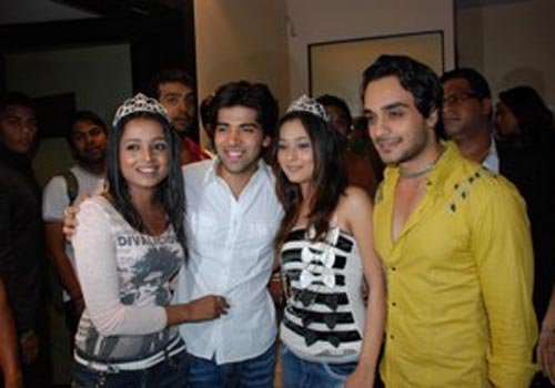 SOME7 - PARUL CHAUHAN SARA KHAN ANGAD HASIJA AND KINSHUK MAHAJAN