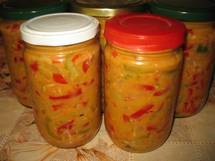 Salata de legume pentru iarna cu mustar,oct.2011; Au iesit 6 borcane mari si doua mai mici.E foarte gustoasa,trebuie sa mai fac cateva.
