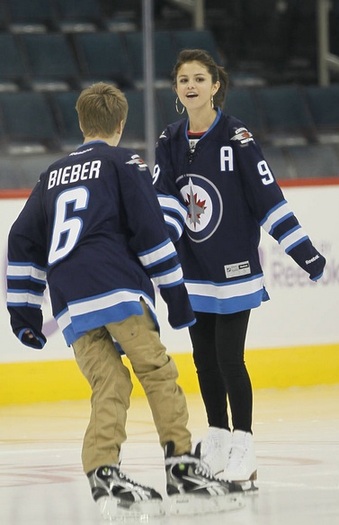 037 - 2011 Watching The Winnipeg Jets vs Carolina Hurricane NHL Game October 22