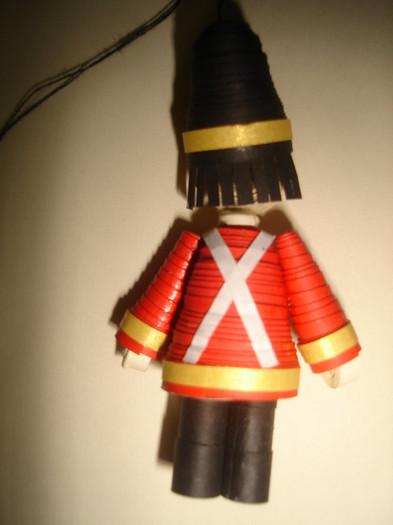 soldat - tehnica rularii hartiei -  quilling