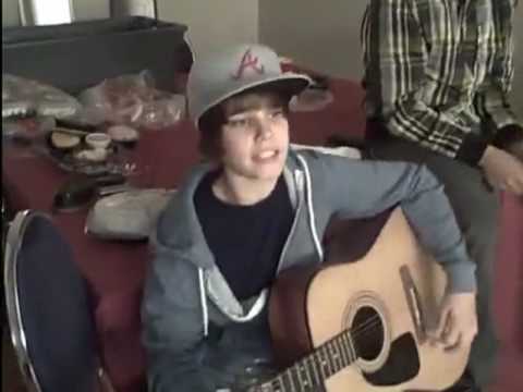 13968273_NWBFDUYAI - justin bieber