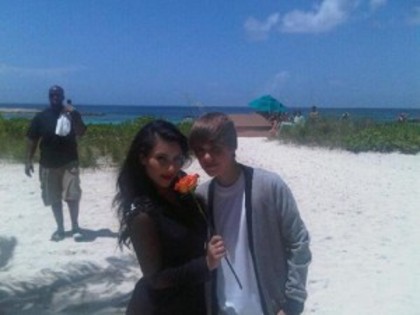 Justin-Bieber-Kim-Kardashian-300x225