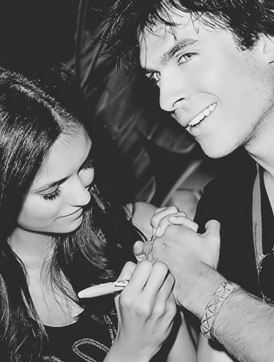 black-and-white-elena-e-damon-ian-somerhalder-nina-dobrev-the-vampire-diaries-Favim.com-118725 - Rare