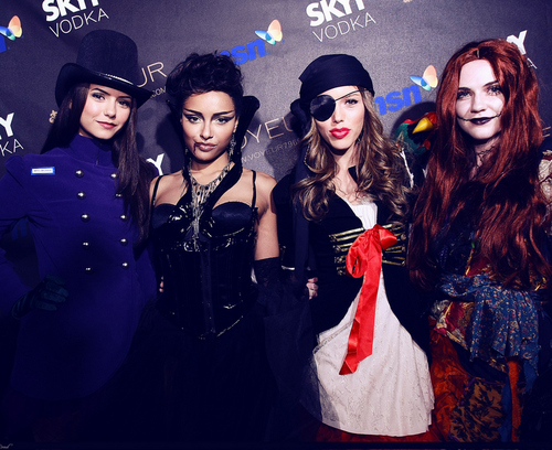 elena-gilbert-halloween-katerina-graham-kayla-ewell-nina-dobrev-sara-canning-Favim.com-65179 - Rare