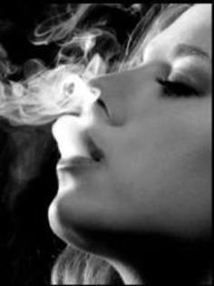 images (1) - Fumez tigara k sh cum ah fuma clipa