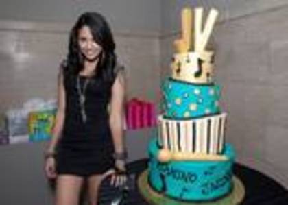 th_Jasmine-V-at-her-17th-Birthday-Party-jasmine-villegas-17498718-550-3911