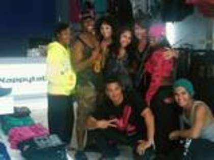 th_Jasmine-with-the-dancers-jasmine-villegas-16213077-591-4441