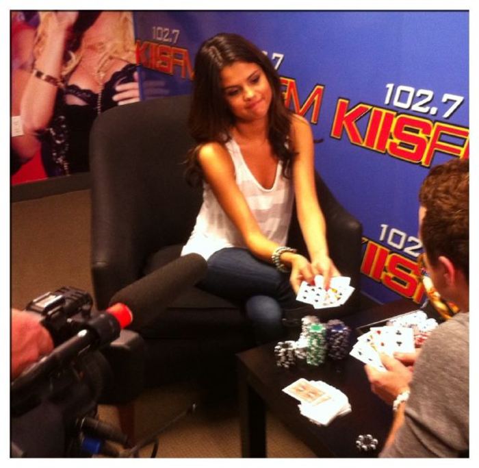 vz8Db - selena gomez
