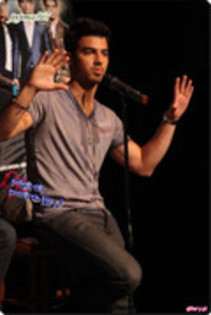 Hoho...ce se intampla aici?Voturi...nu ma bag!3 sa fie si 3 sa nu fie.