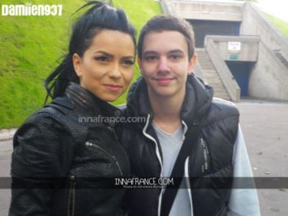 normal_001 - 2010 10 30 - Inna with fans at Bercy