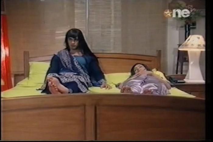1 (5) - DILL MILL GAYYE KaSh As AR Lonawala Bedroom Scene Caps