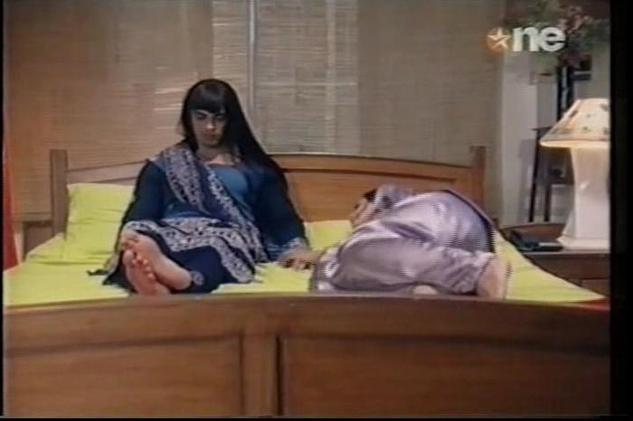 1 (7) - DILL MILL GAYYE KaSh As AR Lonawala Bedroom Scene Caps