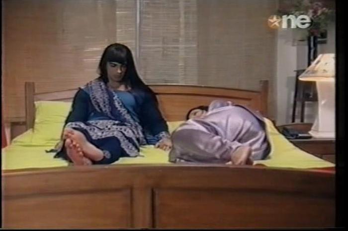 1 (8) - DILL MILL GAYYE KaSh As AR Lonawala Bedroom Scene Caps