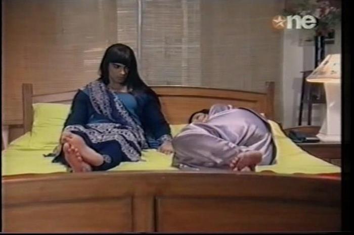 1 (9) - DILL MILL GAYYE KaSh As AR Lonawala Bedroom Scene Caps