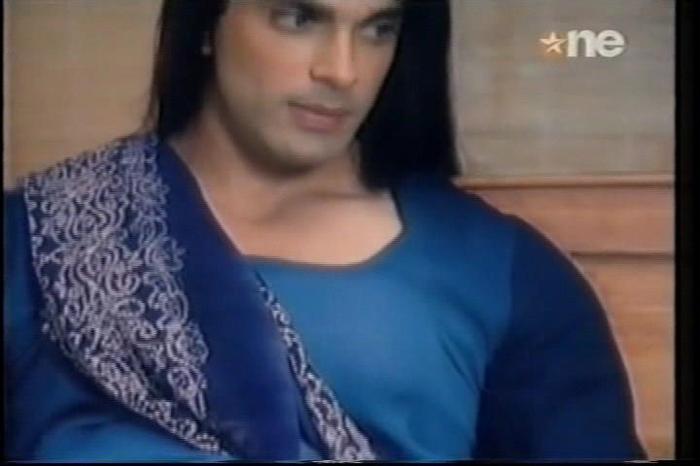 1 (12) - DILL MILL GAYYE KaSh As AR Lonawala Bedroom Scene Caps