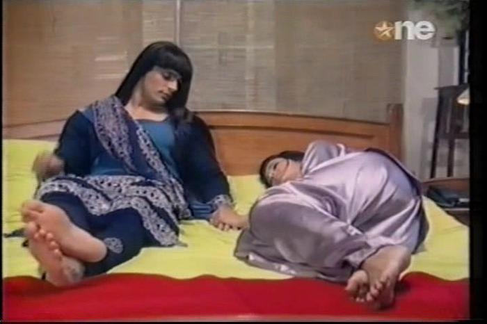 1 (18) - DILL MILL GAYYE KaSh As AR Lonawala Bedroom Scene Caps