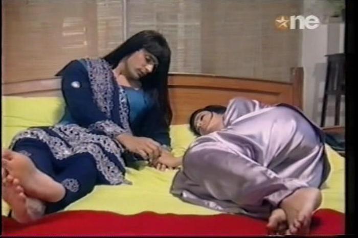 1 (21) - DILL MILL GAYYE KaSh As AR Lonawala Bedroom Scene Caps