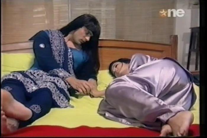 1 (25) - DILL MILL GAYYE KaSh As AR Lonawala Bedroom Scene Caps