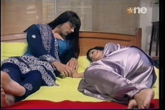 1 (27) - DILL MILL GAYYE KaSh As AR Lonawala Bedroom Scene Caps