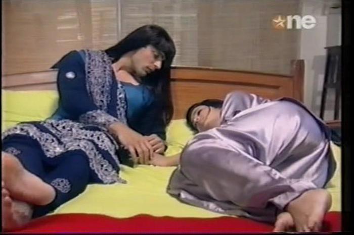 1 (28) - DILL MILL GAYYE KaSh As AR Lonawala Bedroom Scene Caps