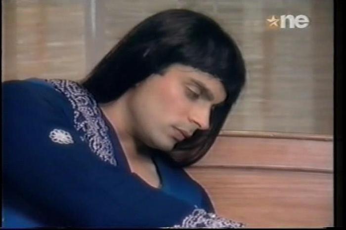 1 (34) - DILL MILL GAYYE KaSh As AR Lonawala Bedroom Scene Caps