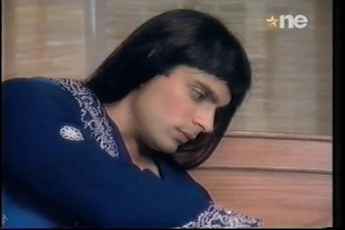 1 (35) - DILL MILL GAYYE KaSh As AR Lonawala Bedroom Scene Caps