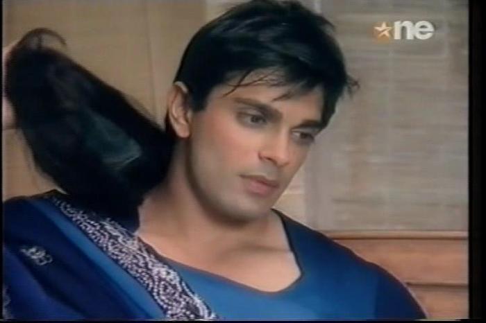 1 (50) - DILL MILL GAYYE KaSh As AR Lonawala Bedroom Scene Caps