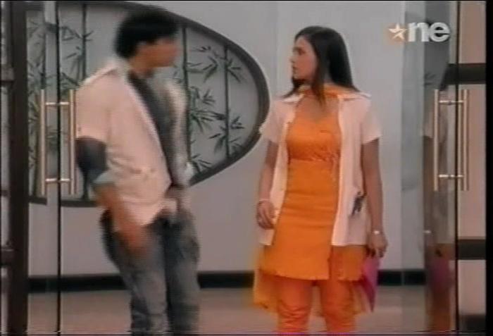 1 (2) - DILL MILL GAYYE  KaSh As AR Leg Holding I Scene Caps