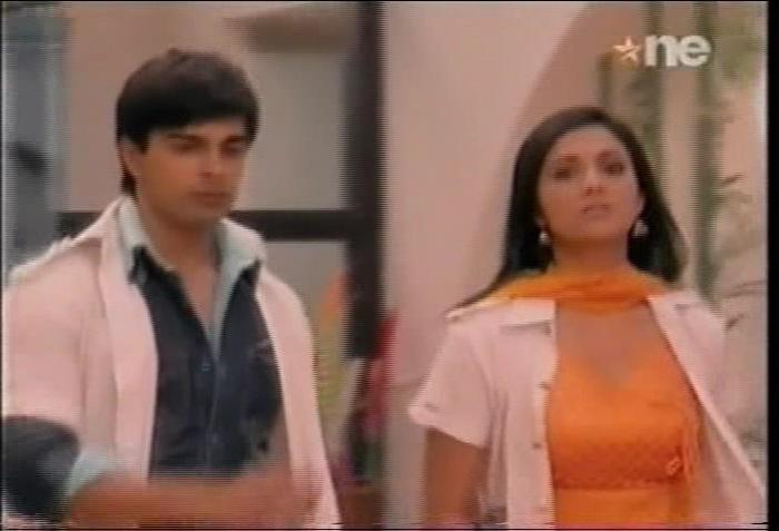 1 (8) - DILL MILL GAYYE  KaSh As AR Leg Holding I Scene Caps