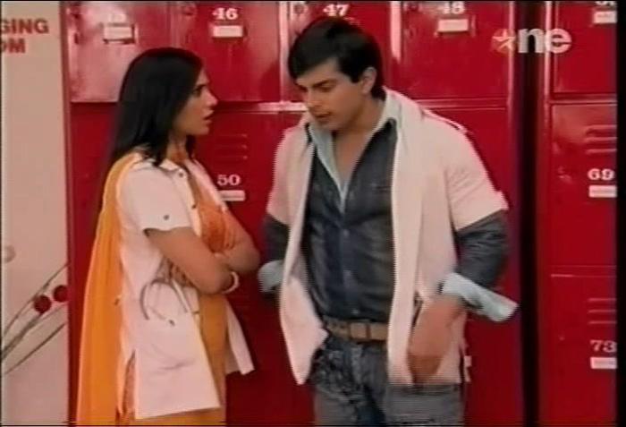 1 (18) - DILL MILL GAYYE  KaSh As AR Leg Holding I Scene Caps