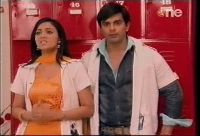 1 (29) - DILL MILL GAYYE  KaSh As AR Leg Holding I Scene Caps