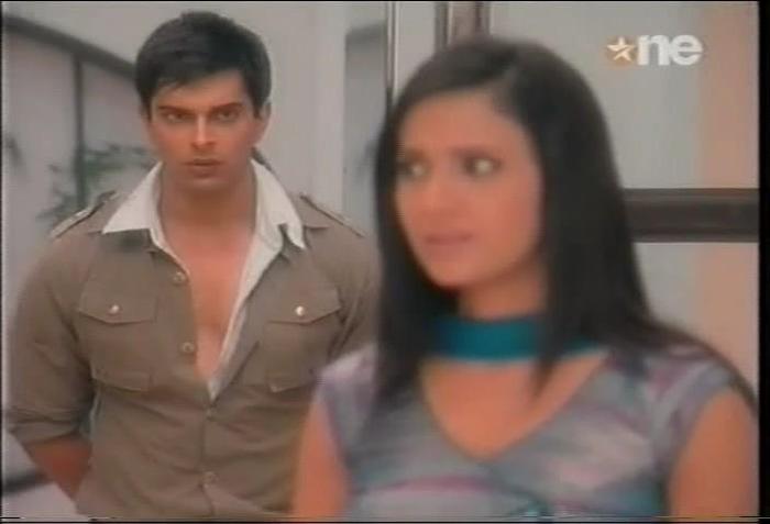 1 (11) - DILL MILL GAYYE KaSh As AR Leg Holding II Scene Caps