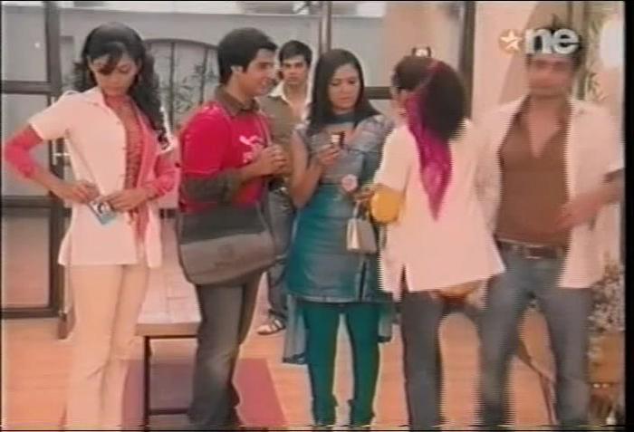 1 (15) - DILL MILL GAYYE KaSh As AR Leg Holding II Scene Caps