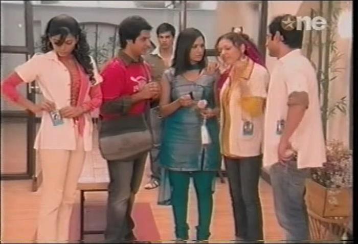 1 (19) - DILL MILL GAYYE KaSh As AR Leg Holding II Scene Caps